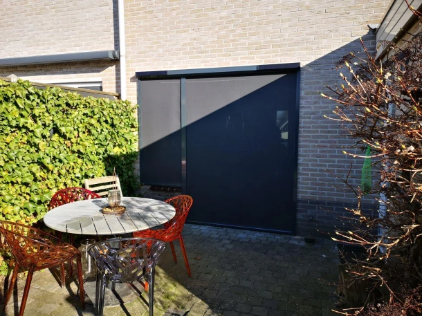 Gekoppelde solar screens