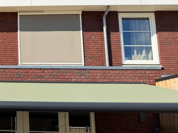 Zonnepaneel wit screens terrasscherm groen